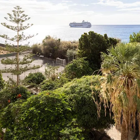 Home2Book Beach Front Little Paradise Appartement *